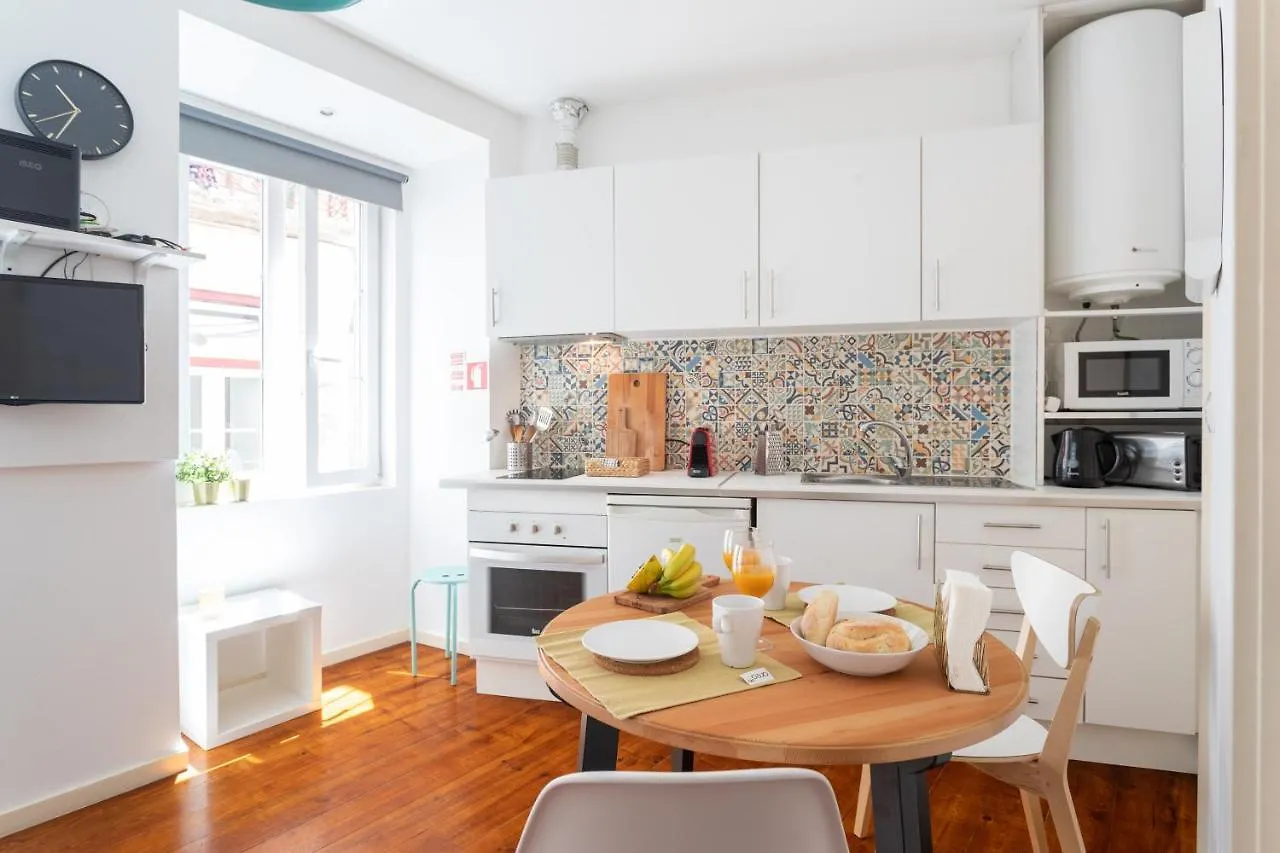 Lisbon Mouraria Apartment 0*,  葡萄牙